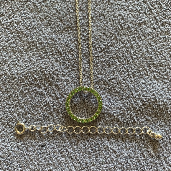 Lime green stone circle necklace - Picture 3 of 3